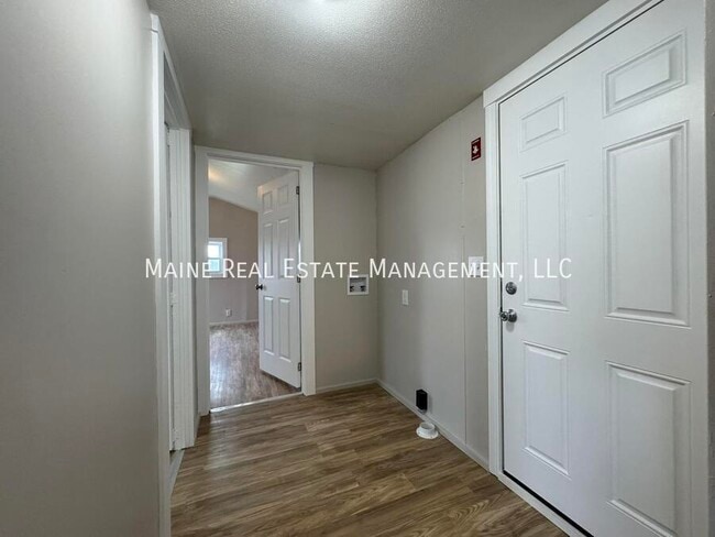 Building Photo - 108 D St