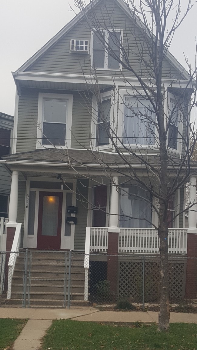 Building Photo - 3556 W Medill Ave