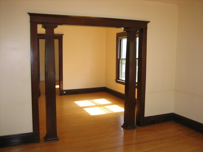 Foto del edificio - 318 6th Ave NE