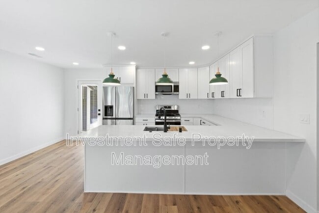 Building Photo - 4026 Charles St