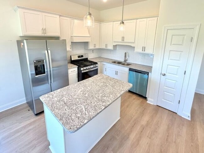 Building Photo - Now Leasing a Brand New 5-Bedroom 3 Bath home in Olive Branch