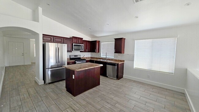 Foto del edificio - Upgraded 4 Bedroom 2 Bath in Grayson Square!