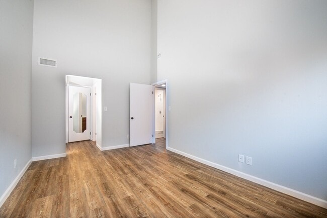 Foto del edificio - Fully Remodeled Townhouse in Gated Gardena...