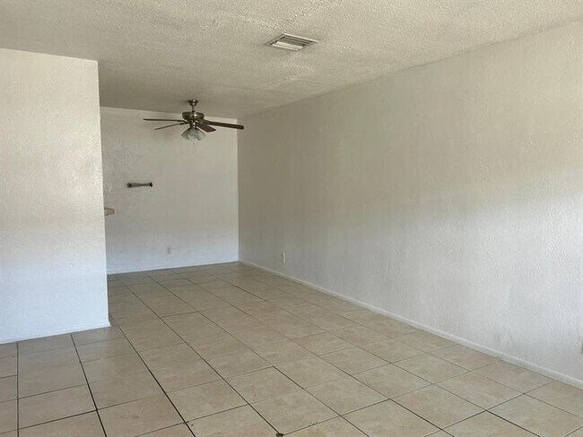 Foto del edificio - 2240 NW 59th Terrace