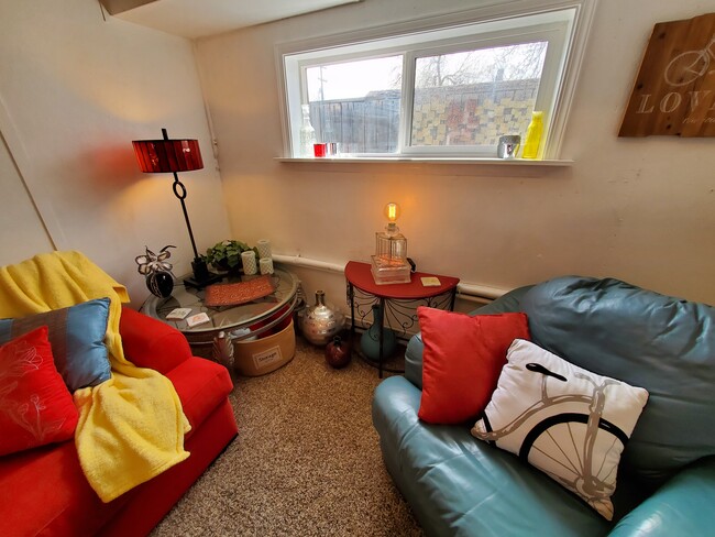 Comfy and colorful - 3019 N 35th St