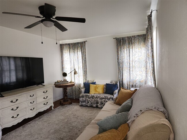 Foto del edificio - 1104 E Sycamore St