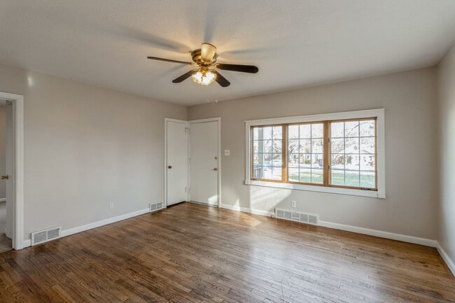 Building Photo - CLOSE TO BEAVERDALE!! 2 Bed, 1 Bath Home in Des Moines