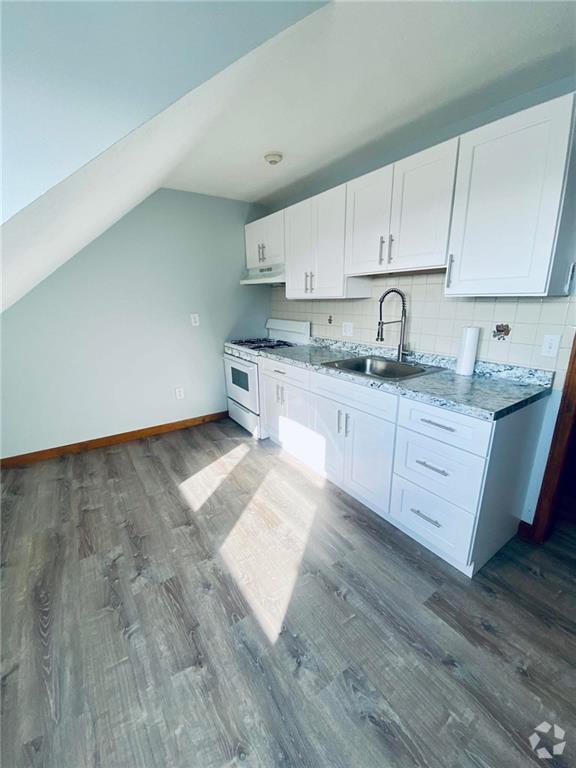 Building Photo - 263 Bourne Ave