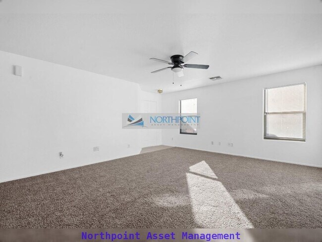 Building Photo - 4BR/2BA | Newly Renovated Single Family Home | 2-Car Covered Parking | Large Yard in Phoenix!