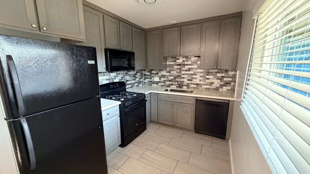 Photo - 15483 Moorpark St (Los Angeles, CA)