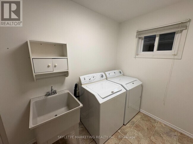Photo du bâtiment - 1782 Meadowview Ave