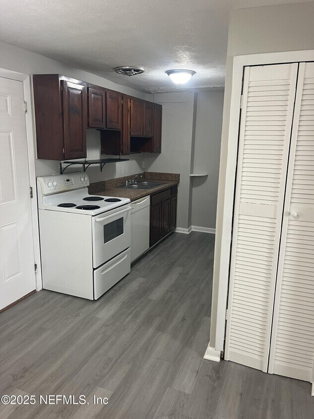 Foto principal - 1764 Mindanao Dr