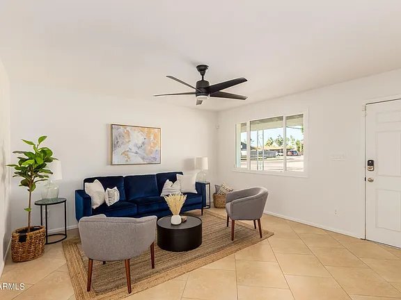 Foto del edificio - 2245 W Laurel Ln