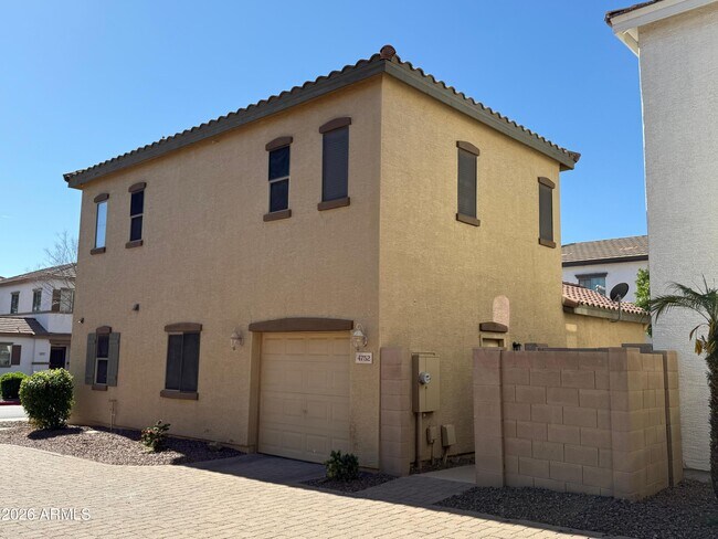 Foto del edificio - 4752 E Laurel Ave