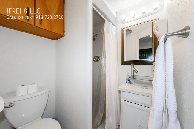 Building Photo - 1227 1/2 S Gary Ave-