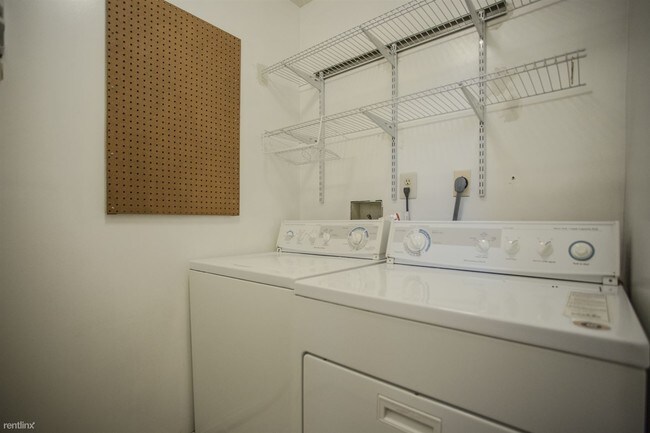 Building Photo - 3 br, 2 bath Condo - 14200 Wolf Creek Pl