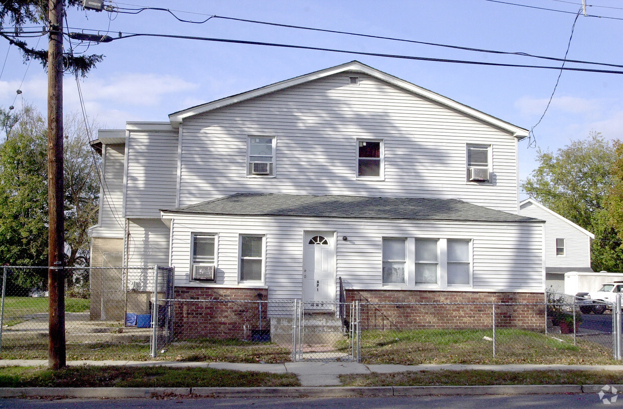 Primary Photo - 447 Hendrickson Ave