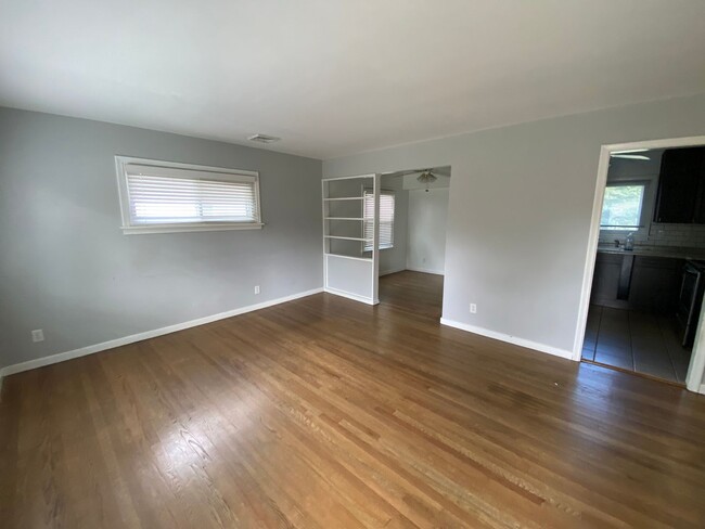 Foto del edificio - Updated Three Bedroom Sandston Home, Avail...