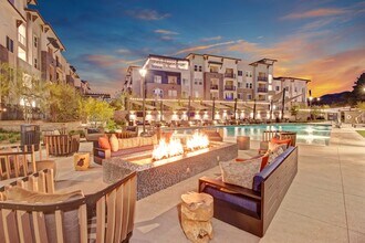 Building Photo - Array Vista Canyon