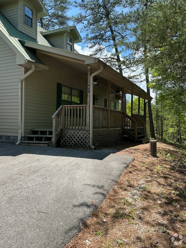 Building Photo - 847 Lloyd Huskey Rd