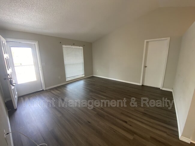 Foto del edificio - 3544 Martell St