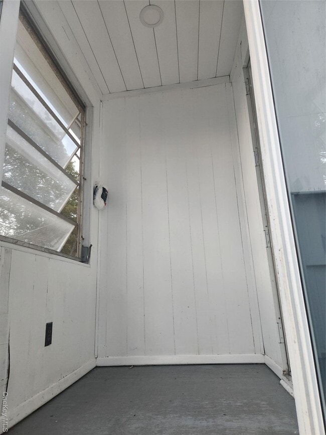 Foto del edificio - 124 Corlies Ave