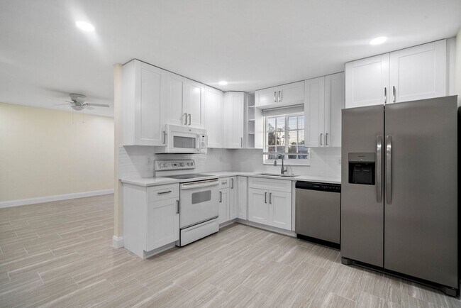 Foto del edificio - ANNUAL RENTAL - 2 Bedroom, 1 Bath w/ Garag...