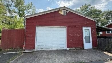 Building Photo - 1210 Farmington Ave