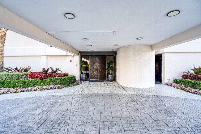Foto del edificio - 5380 N Ocean Dr