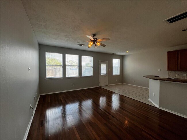 Foto del edificio - 14409 Birch Knoll Ln