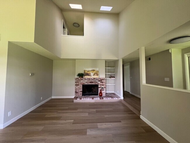 Foto del edificio - 3 Bed End Unit in Mt. View