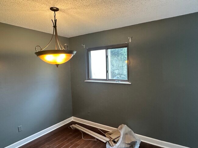 Comedor - 615 Belvedere Dr