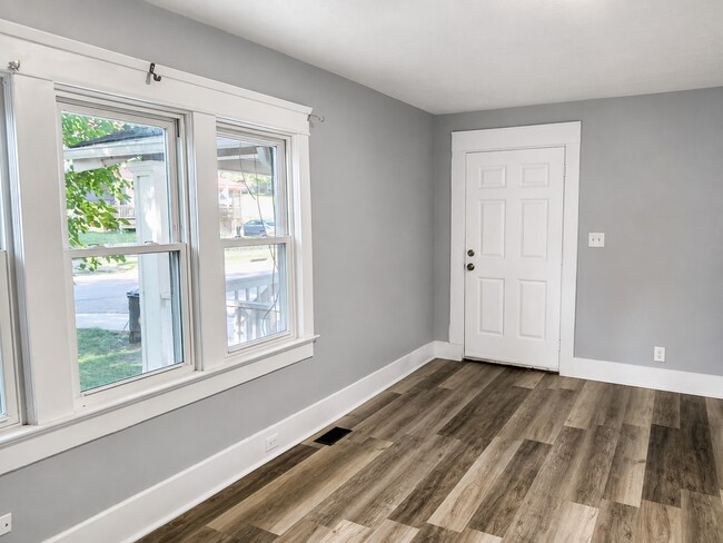 Foto del edificio - Three-bedroom one bathroom home for rent