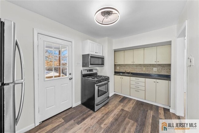 Building Photo - 34 Maple Ave