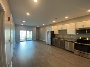 Building Photo - Centerline