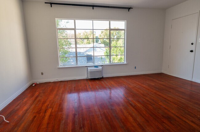 Building Photo - 478 E San Jose Ave