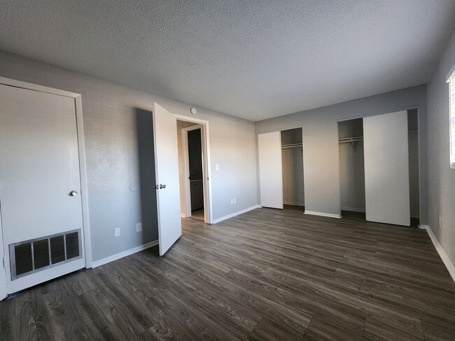 Building Photo - ** UNDER NEW MANAGEMENT **  1 Bedroom 1 Ba...