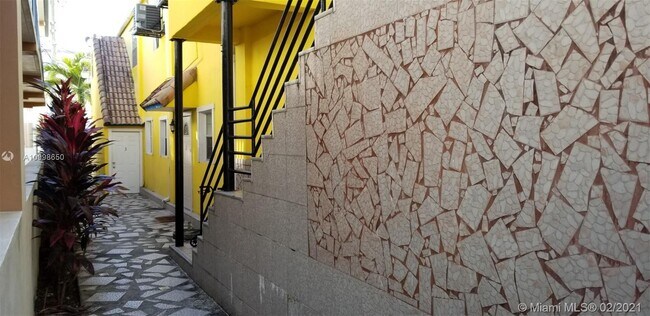 Foto del edificio - 2272 SW 8th St