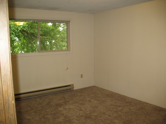 Building Photo - Duplex within walking distance to downtown