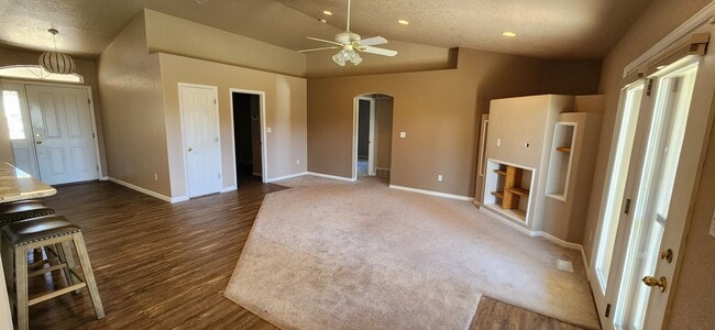 Foto del edificio - ALL PROSPECTIVE TENANTS MUST SUBMIT A $58 ...