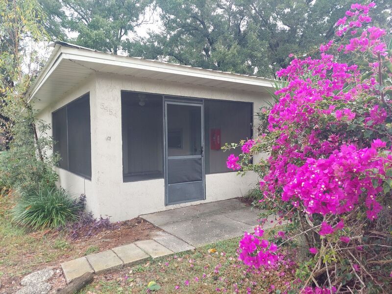 Primary Photo - 5454 Lewellyn Rd