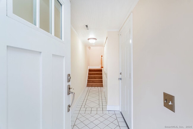 Foto del edificio - 13 Lawson Ln