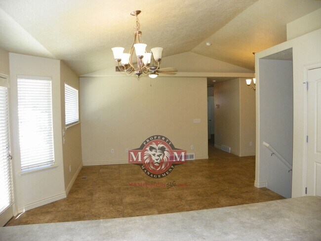 Foto del edificio - 3 Bed 2 Bath Home in a Quiet Herriman Neighborhood.