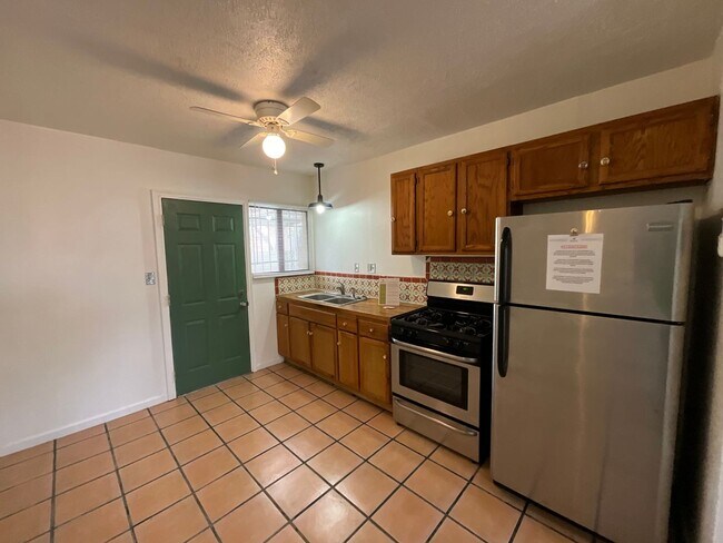 Foto del edificio - 1 Bedroom Single Story Home Available Near...