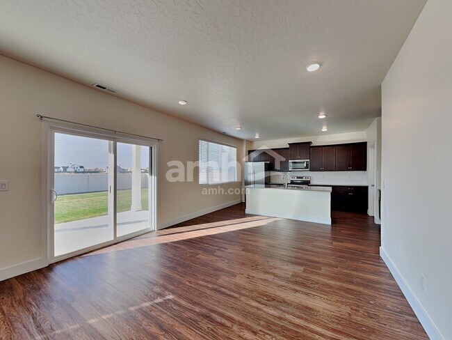 Foto del edificio - 901 N Barkvine Ave