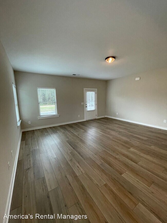 Building Photo - 3 br, 2 bath House - 206 Kings Way