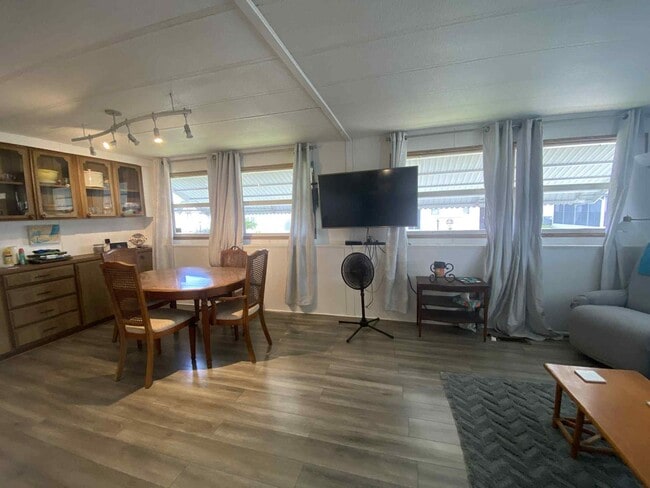 Building Photo - 5316 53rd Ave E