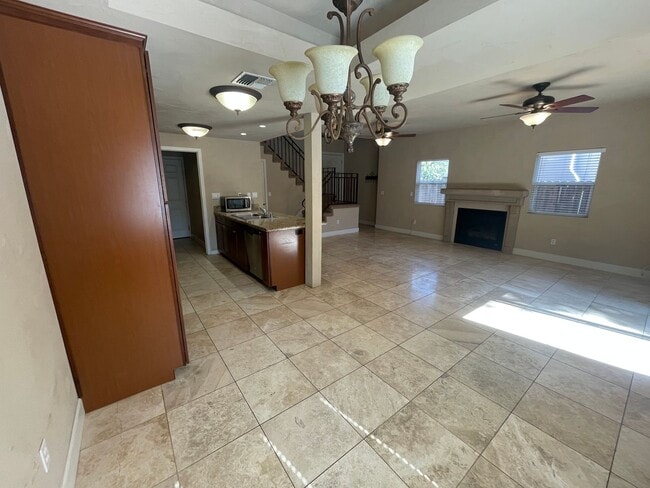 Building Photo - 3 Bedroom 3 1/2 Bath in hte Heart of Carmichael