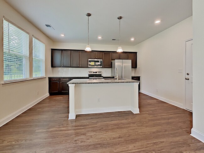 Foto del edificio - 4005 Birchfield Pl