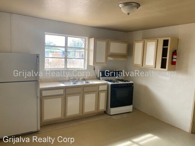 Building Photo - 2 br, 1 bath House - 432 E. 32nd